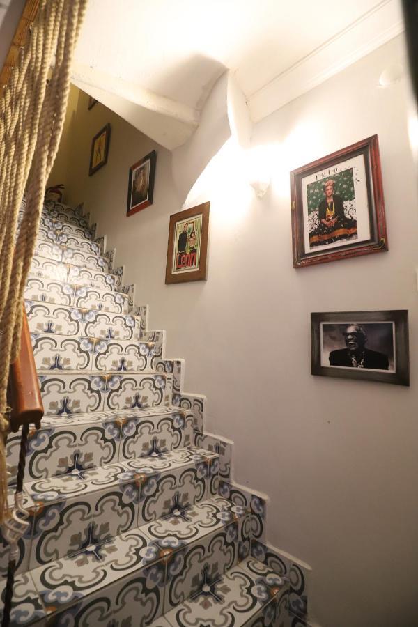 Gagarin Pub & Hotel Antalia Esterno foto